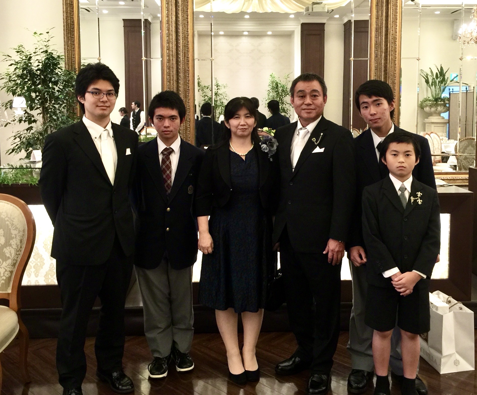 先代・小渡克則と家族